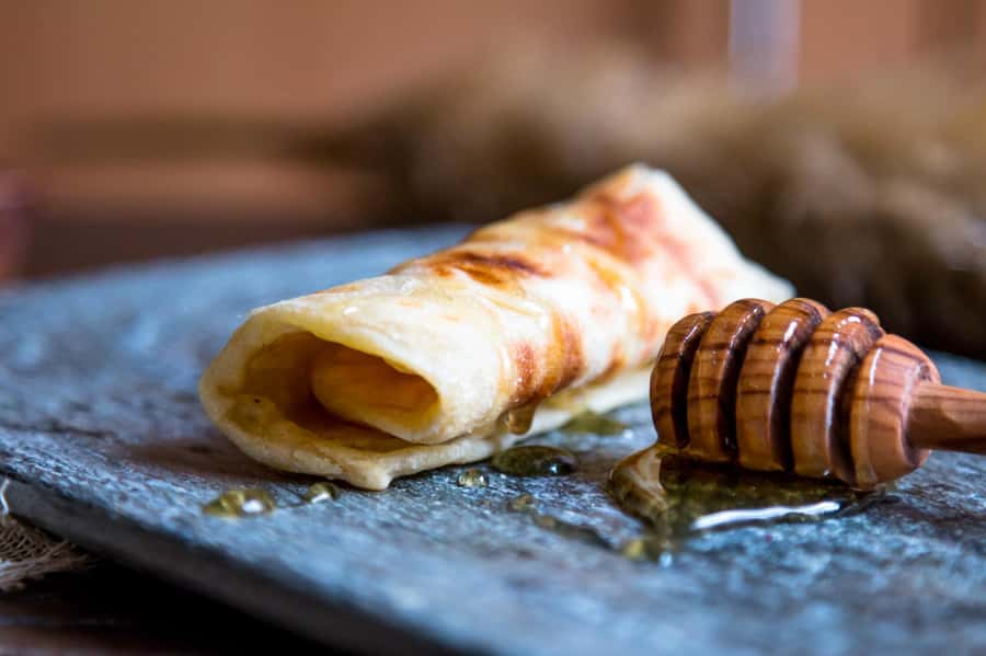 Marrakech: Traditional Moroccan Crepes & Bread Cooking Class - What the two-hour schedule feels like