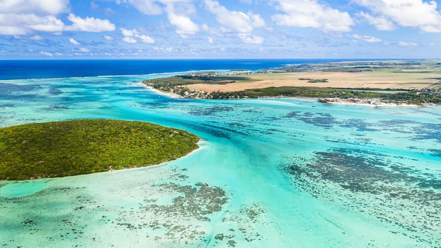 Mauritius: 5 East Coast Islands Tour with Snorkeling & Lunch - Ile aux Cerfs and the first water stop