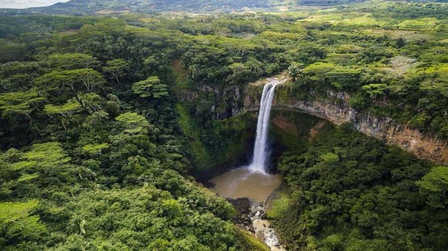 Mauritius: Chamarel 7 Colours & Waterfalls, South-West Tour - The final gorge viewpoint closes the loop