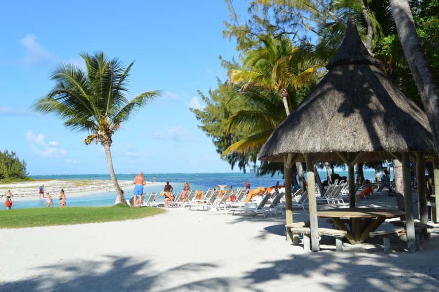Mauritius: Ile aux Cerfs Boat Tour with BBQ Lunch and Drinks - Transport, pickup, and timing