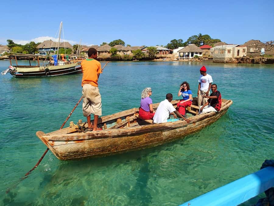 Mombasa: Kisite Park Private Cruise with Breakfast and Lunch - Swahili lunch on Wasini Island