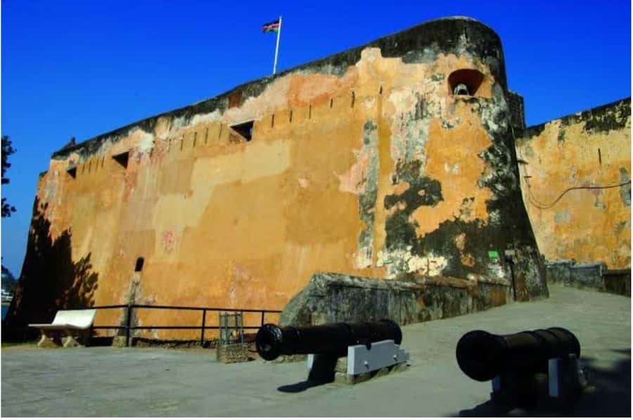 Mombasa: Tusks, Fort Jesus, Old Town, Beach and City Tour - Old Town and the narrow lanes of Swahili Mombasa