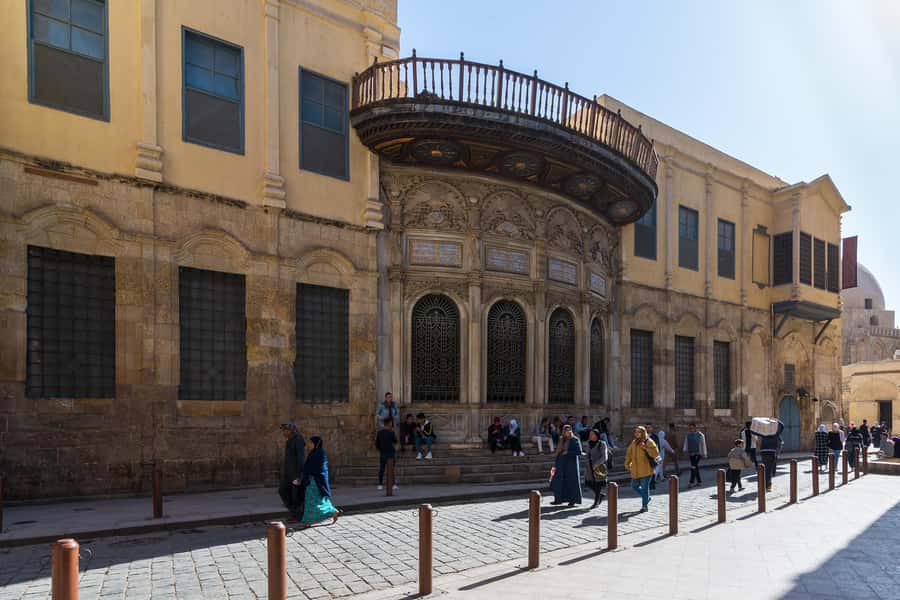 Old Cairo Guided Walk Tour: History, Culture & Street Bites - Al-Hussein Mosque and a moment of calm