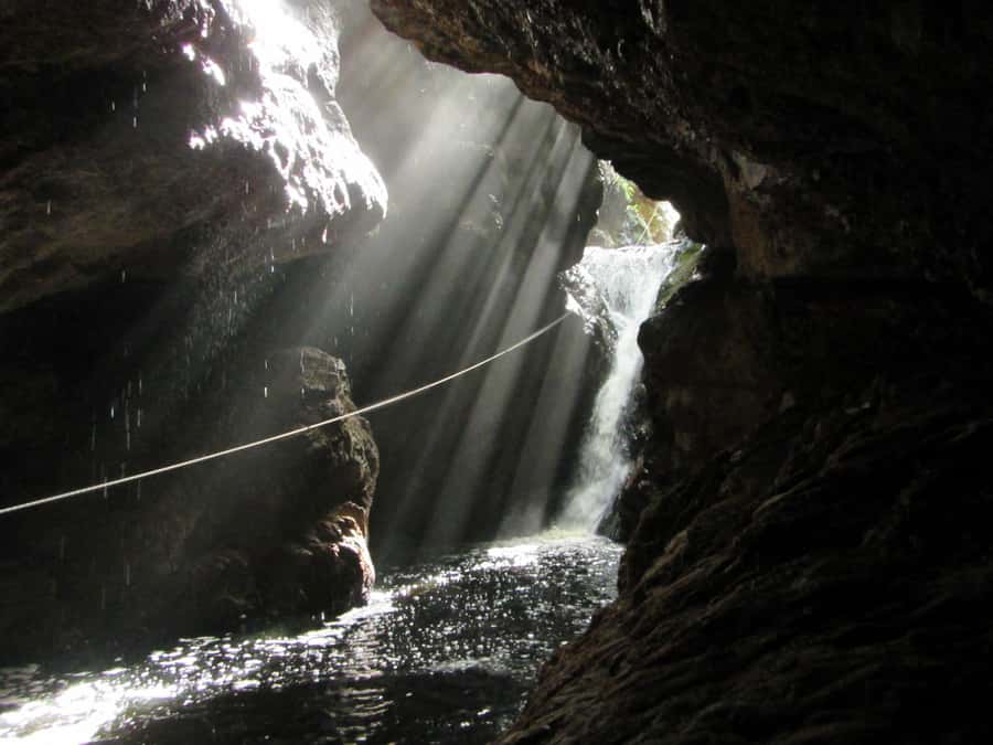 Plettenberg Bay: Canyoning Trip - The 25-meter abseil starts the action