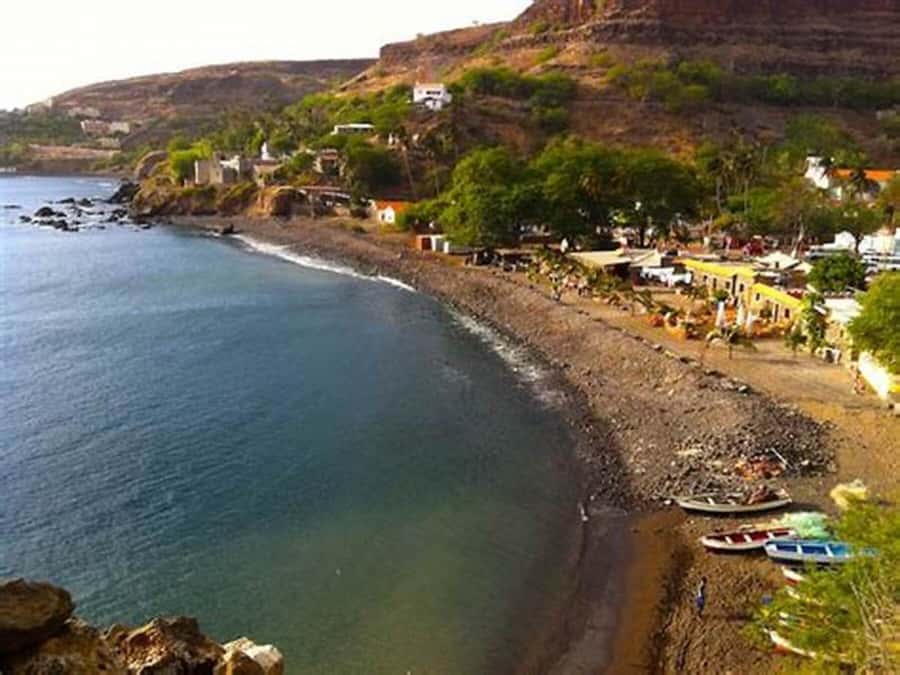 Praia & Cidade Velha: Guided City Tour - Praia’s Plateau Shows the Capital at Work