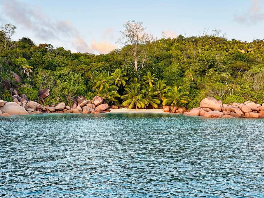 Praslin: Curieuse & St-Pierre Boat Adventure with Snorkeling - Guides, crew, and the feel of the outing