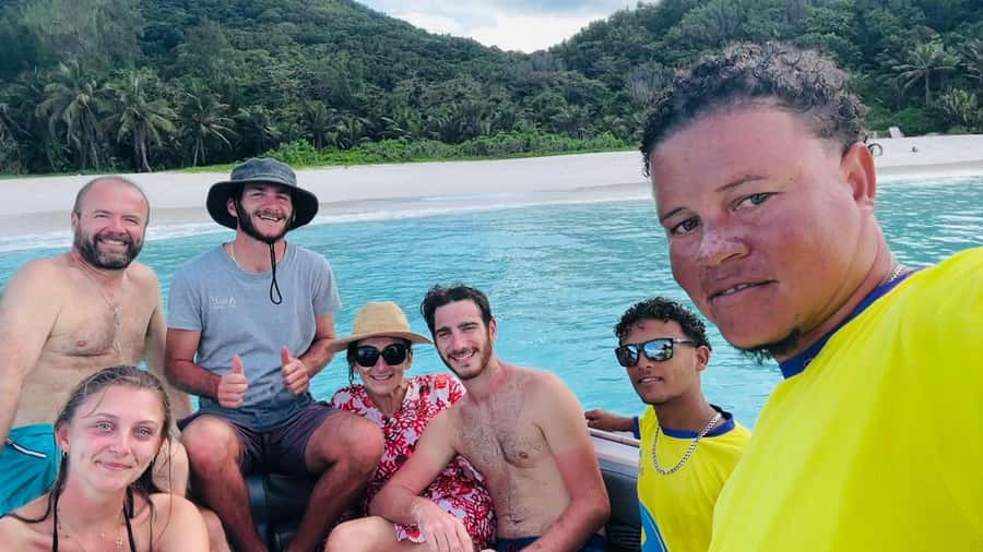 Praslin: Curieuse & St Pierre Island Day Trip with Barbecue - St Pierre islet and the snorkeling hour