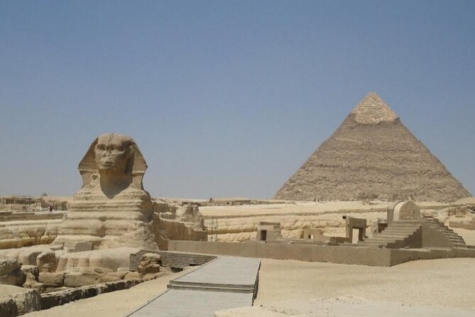 Private guided tour to Giza Pyramids, and Great Sphinx - The Great Pyramid of Khufu puts the scale in perspective
