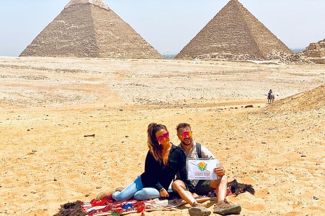 Private guided tour to Giza Pyramids, and Great Sphinx - Lunch adds local flavor, but check what your option covers