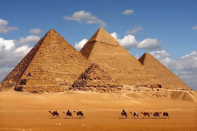 Private Tour: Giza Pyramids, Sphinx, Egyptian Museum, Khan el-Khalili Bazaar - Starting at the Great Pyramids