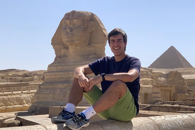 Private tour to Giza Pyramids,Sphinx,Egyptian Museum with Local Lunch - The guide can make or break the day