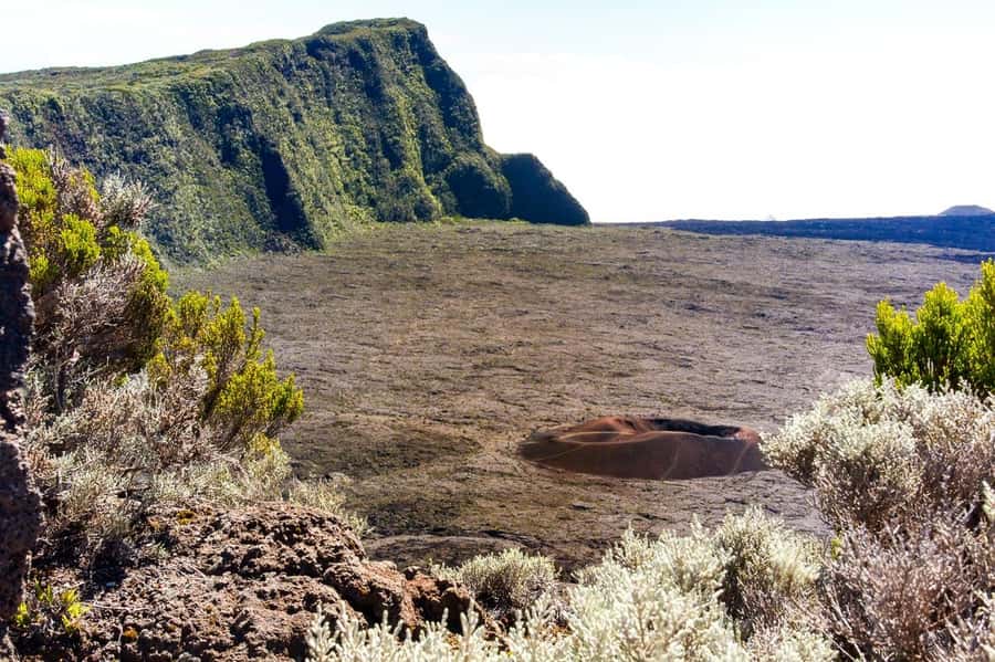 Réunion: Piton de la Fournaise Guided Volcano Hike - Formica Léo and the first lava fields