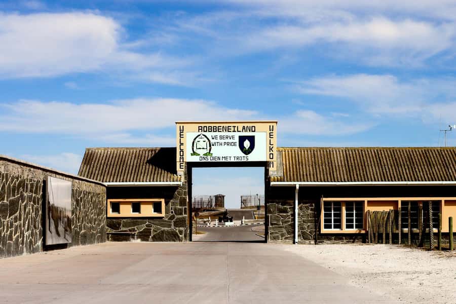 ROBBEN ISLAND MUSEUM TOUR, WITH OPTIONAL LAST MINUTE TICKETS - Robert Sobukwe’s house and the limestone quarry