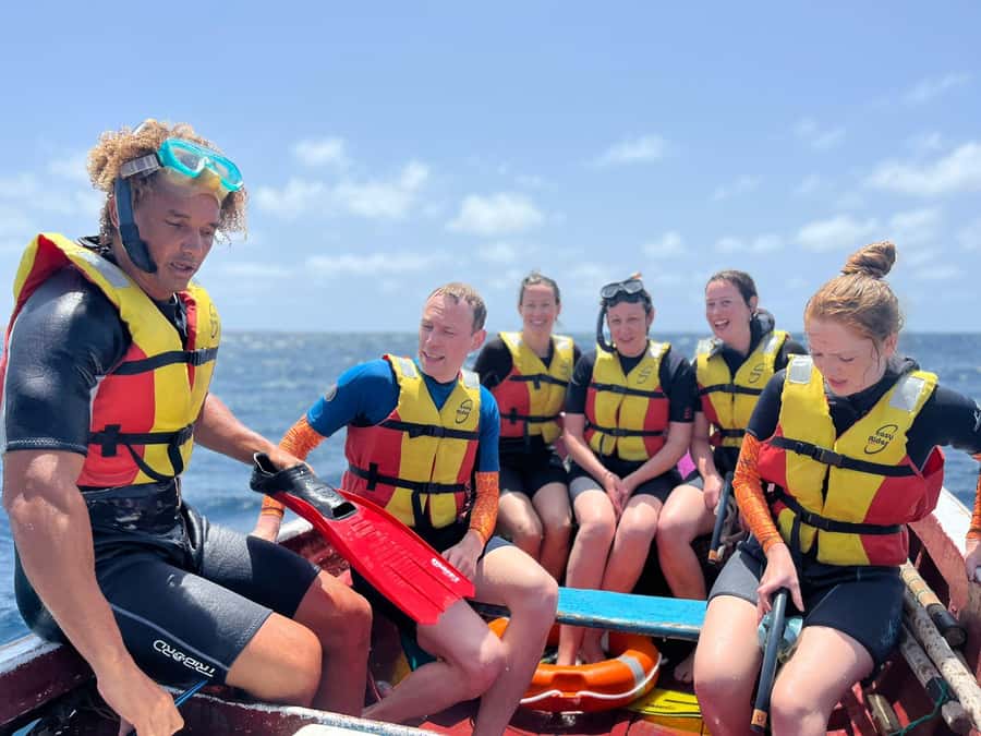 Santa Maria: Snorkeling Boat Tour - Finding fish beneath the Christ statue