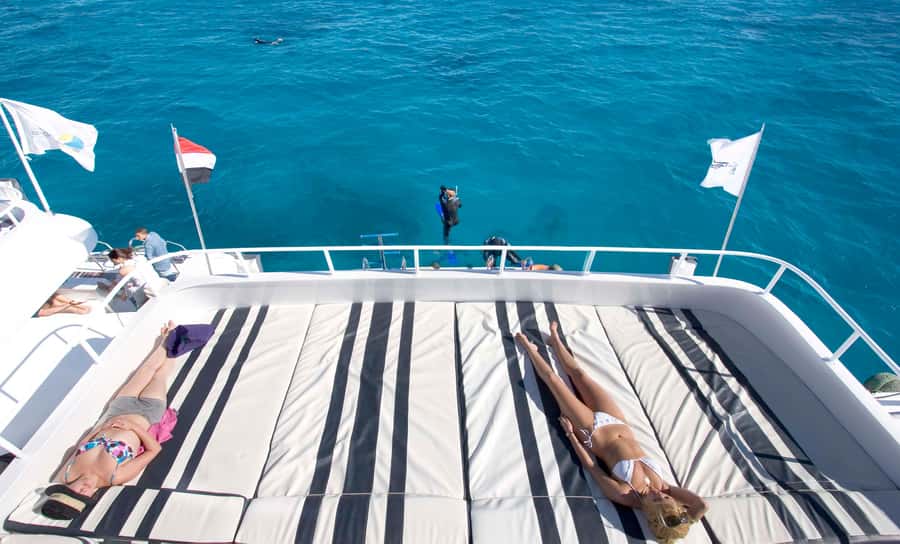 Sharm El-Sheikh: Luxury Ras Mohammed & White Island Cruise - What lunch and service are like on board