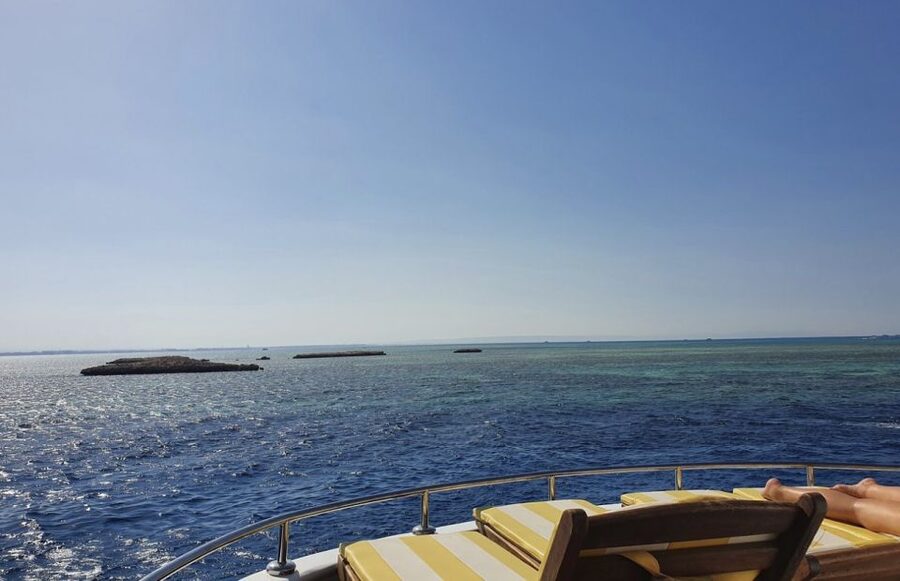 Sharm el-Sheikh: Premium Ras Mohammed & White Island Cruise - Sailing south to Ras Mohammed