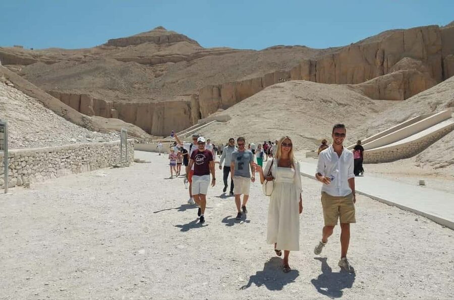Sharm El Sheikh: Trip to Luxor & Tutankhamun Tomb by Plane - Lunch, the Nile option, and the long wait