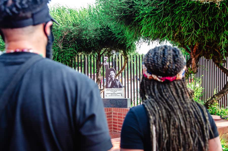 Soweto: Walking Tour with a Local Guide and Lunch - Riding a minibus taxi to the Soweto Towers
