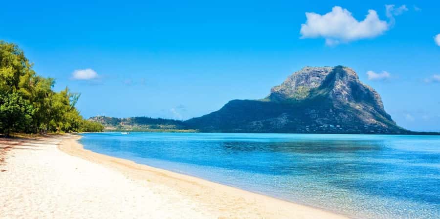 Speedboat to Ile aux Benitier: Dolphin Encounter & Lunch - Boarding at Flic en Flac