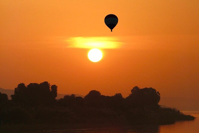 Sunrise Ballooning Luxor with Transfers Included - The 45 to 60 minute flight over the west bank