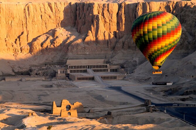 Sunrise Hot Air Balloon Over the Historical sites in Luxor - Watching the balloon come alive