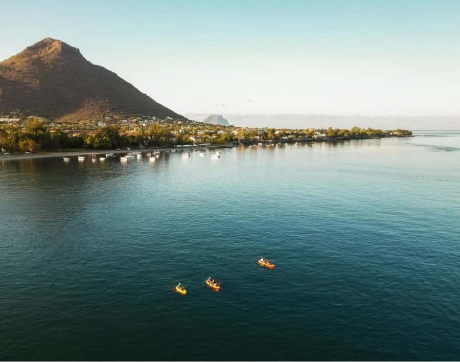 Tamarin: Guided Kayak Tour with Dolphins - How demanding is the kayaking?