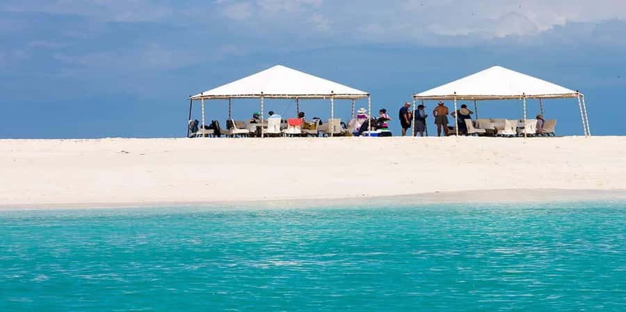 Zanzibar: Prison Island and Nakupenda Boat Trip with Lunch - A seafood barbecue served on the beach
